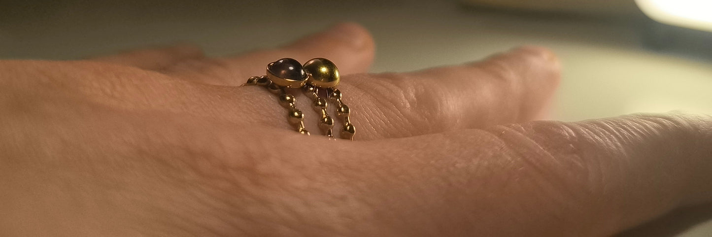 Bague Ajustable "Aura Nocturne" en Acier Inoxydable Or & Améthyste Noire • Adjustable "Nocturnal Aura" Ring - Stainless Steel & Black Amethyst