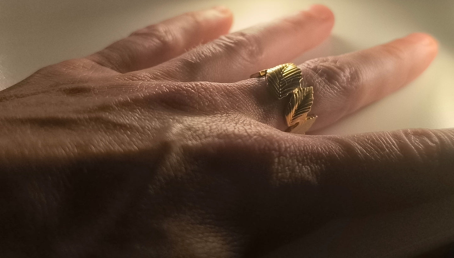 Bague Ajustable "Couronne de Laurier" en Acier Inoxydable Or • Adjustable "Laurel Wreath" Ring - Gold Stainless Steel